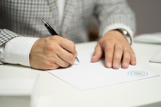 Jakie czynności notariusz wykonuje przy kupnie nieruchomości?